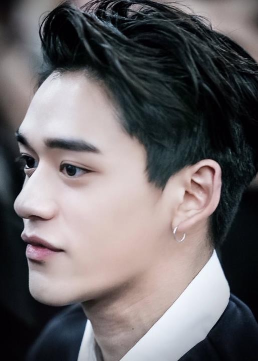 黄旭熙个人资料简介 黄旭熙侧颜照