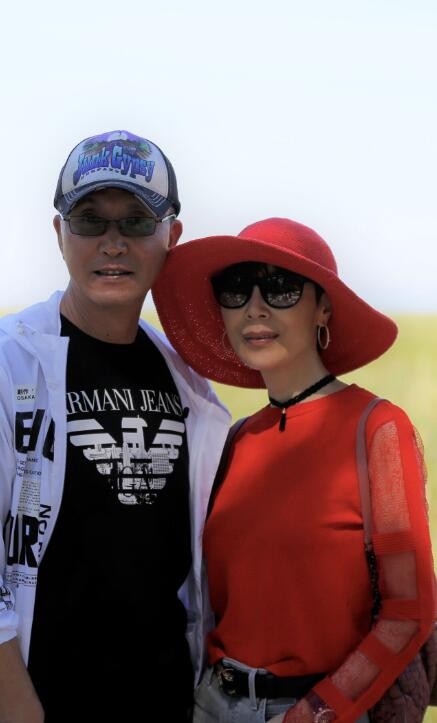 吴刚和岳秀清夫妻合照