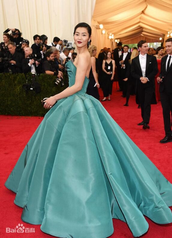 刘雯红毯照