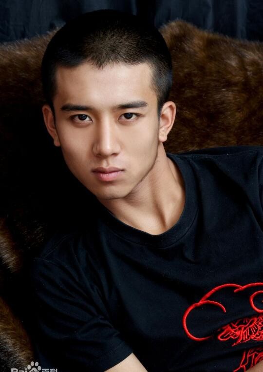 孙绍龙帅气写真