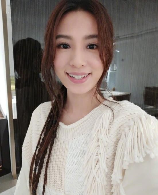 田馥甄可爱自拍照