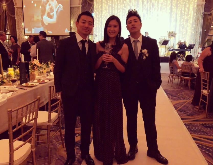 潘玮柏与人合照