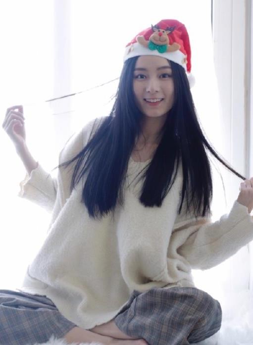 郑舒环节日写真