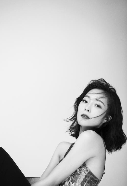 刘希媛黑白系列写真