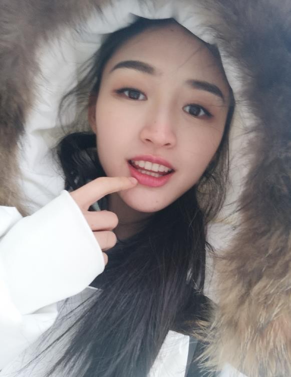 康可人可爱自拍照