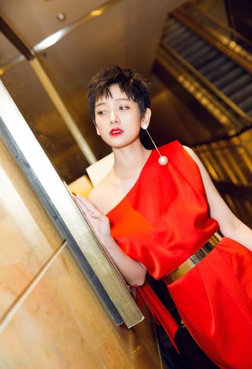 李晓峰成熟气质写真