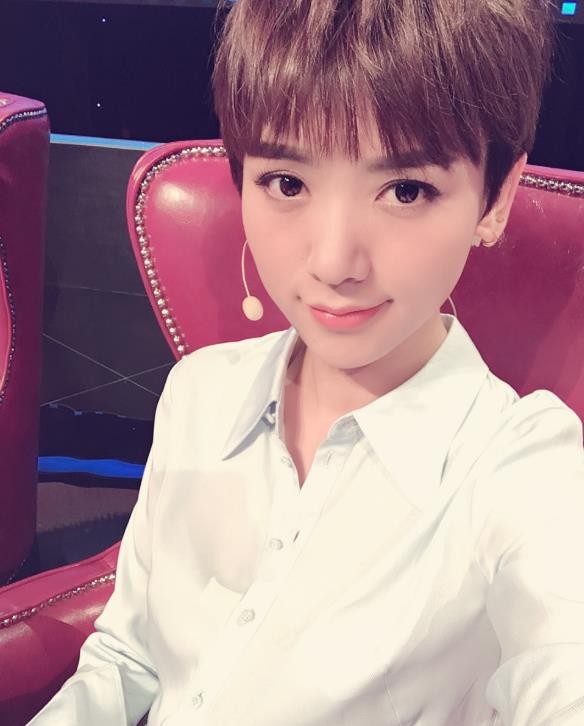 李晓峰甜美自拍