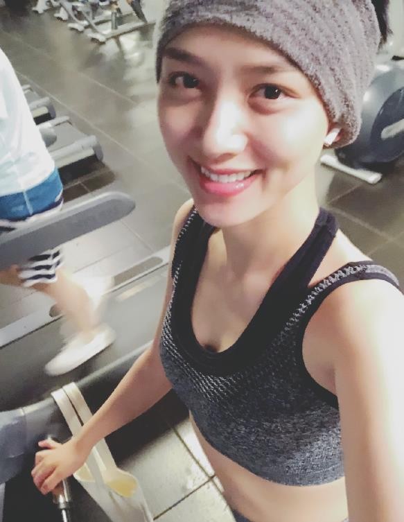 李晓峰运动健身照