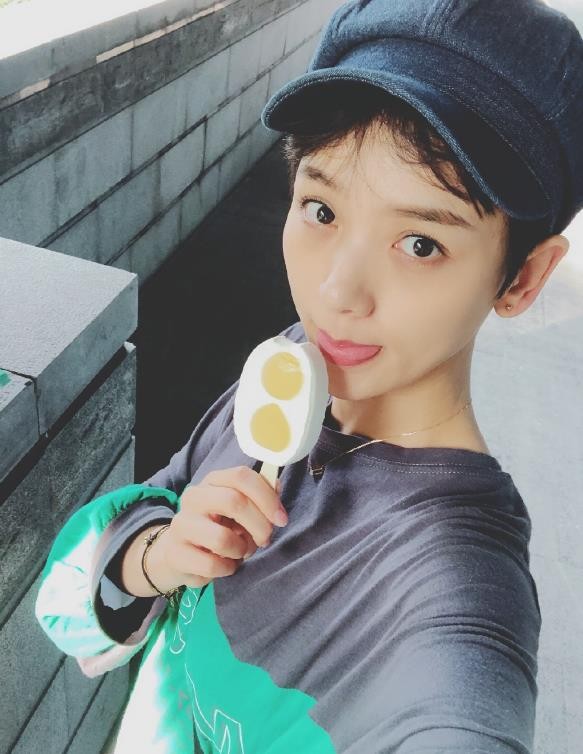 李晓峰自拍照