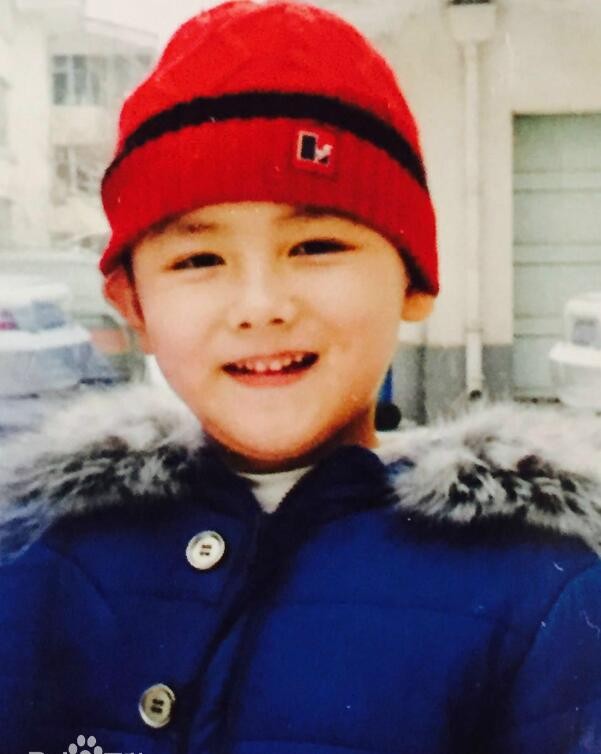 陈飞宇童年照