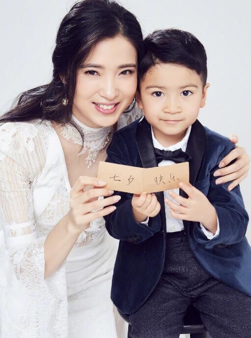 龚蓓苾亲子照