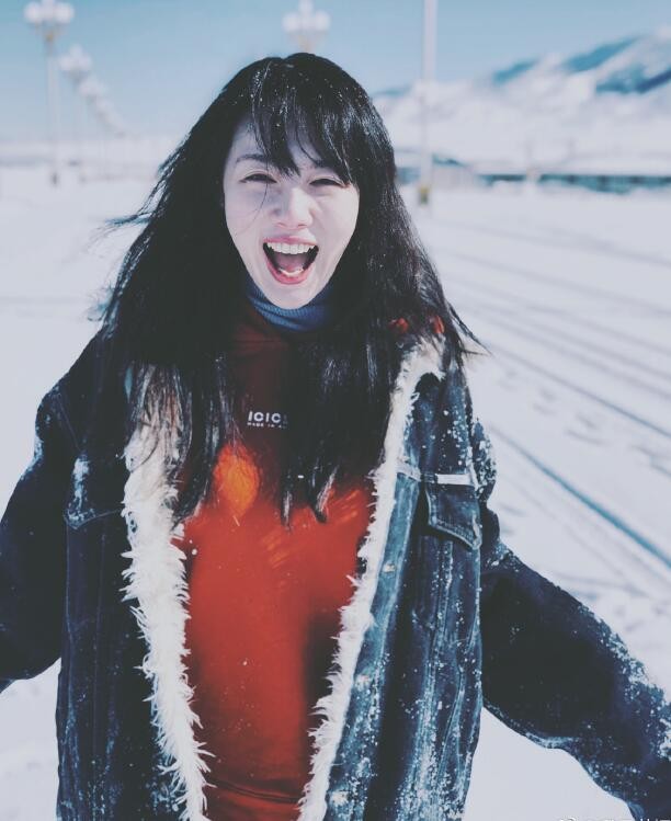 刘若嫣户外街拍