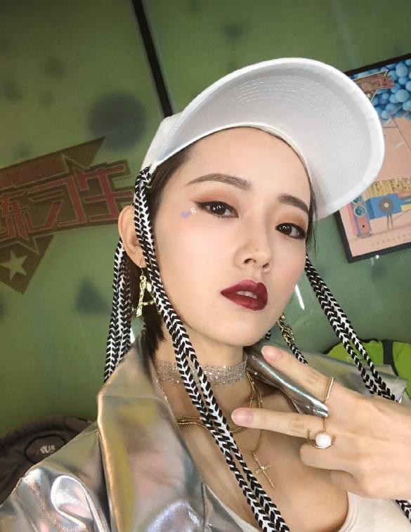 王迩忆璇自拍照