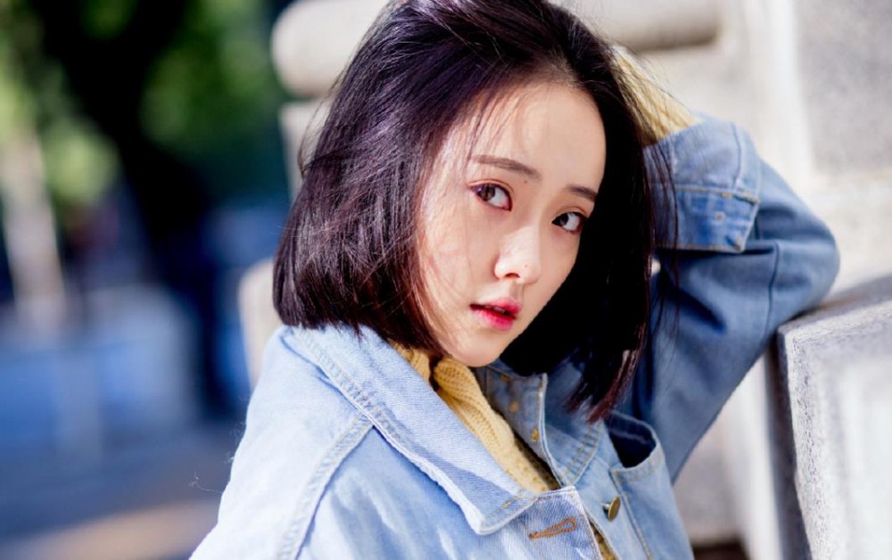 王迩忆璇街拍照