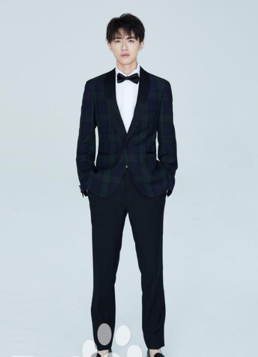 张逸杰西装写真