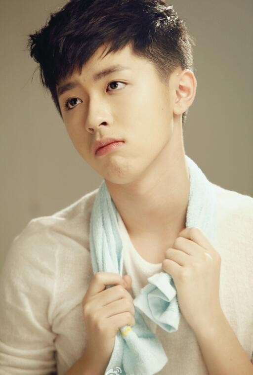 张逸杰可爱写真