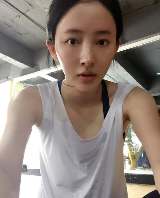 胡丹丹运动健身照