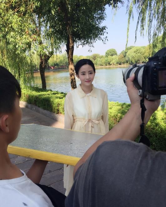 胡丹丹片场照