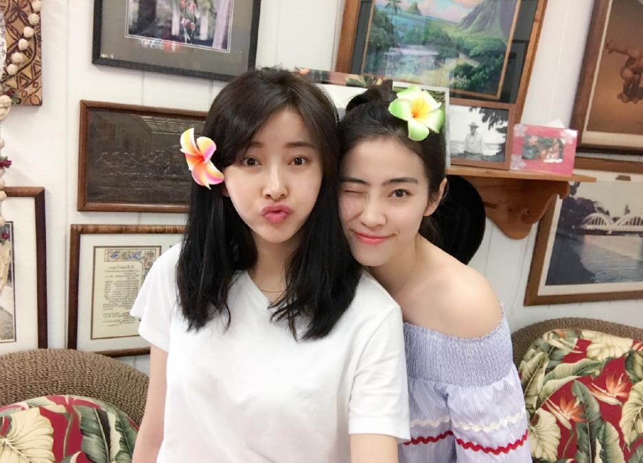 胡丹丹与人合照
