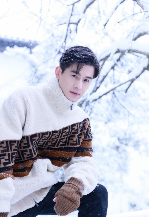 乔振宇雪地街拍