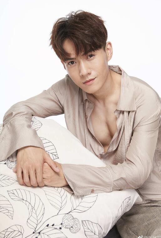 刘秋实帅气写真