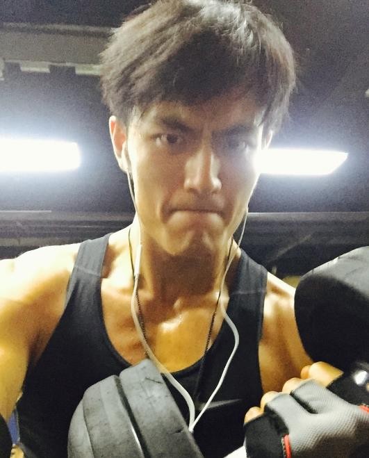 吴旭东运动健身照