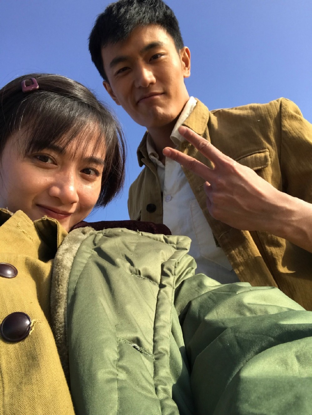 吴旭东与人合照