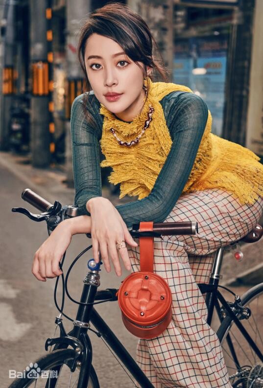 孔宋今街拍大片