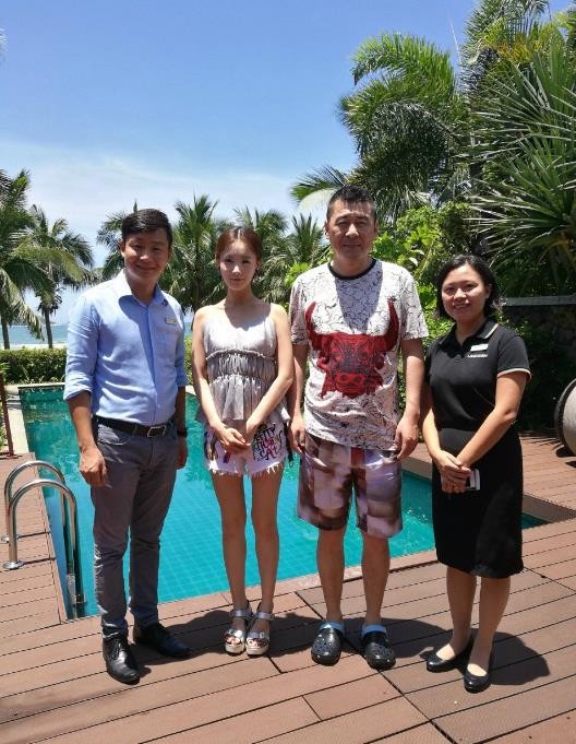 陈建斌与人合照