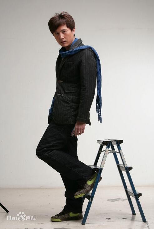 卢星宇青涩写真