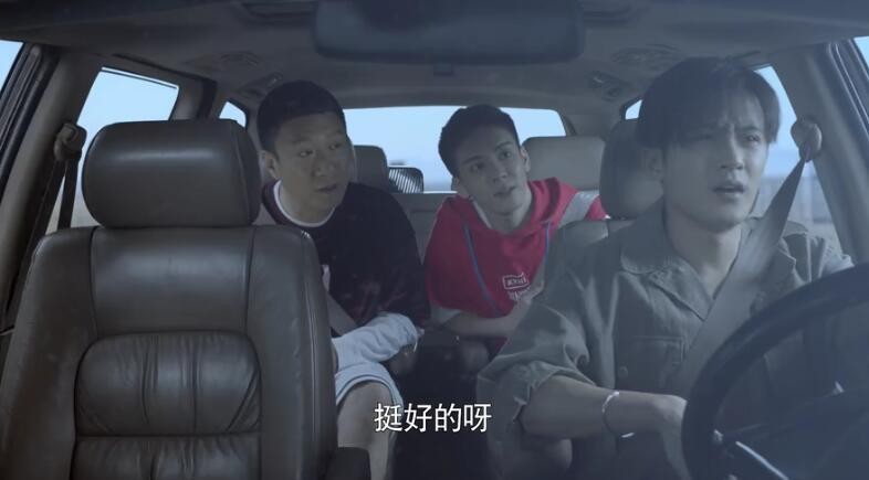 《带着爸爸去留学》黄小栋留学的学校是什么？黄小栋为什么会错过学校面试？