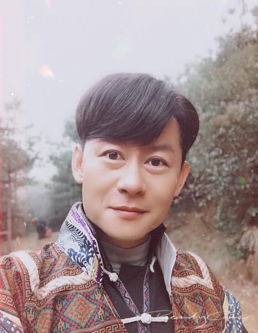 李健帅气自拍