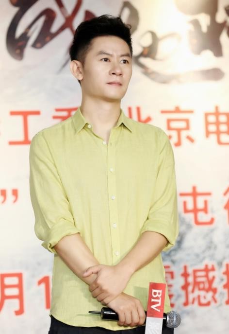 李健活动照