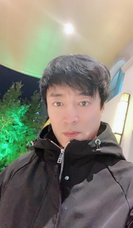 何中华生活照
