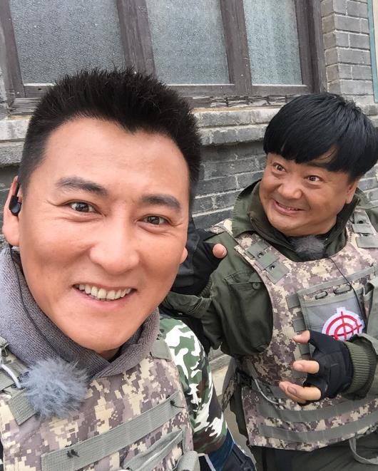 刘小锋与人合照