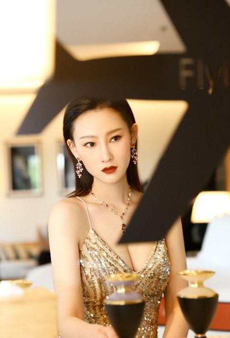 李昕岳性感写真