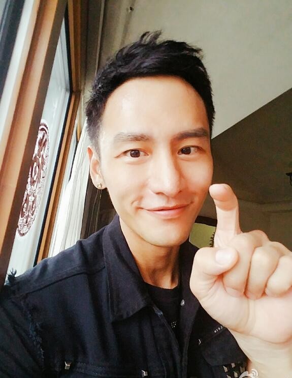 顾佑明生活照