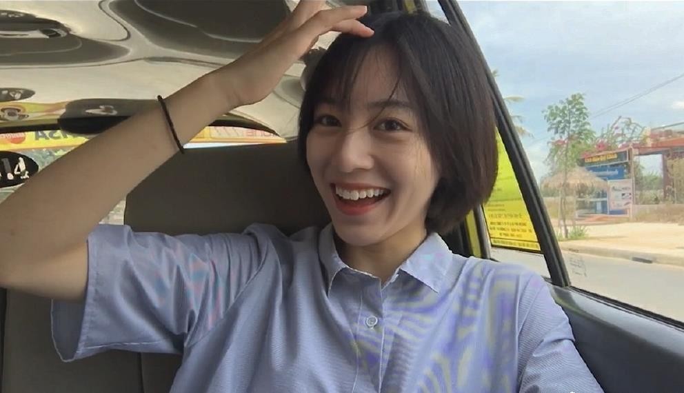 吴雅君甜美自拍