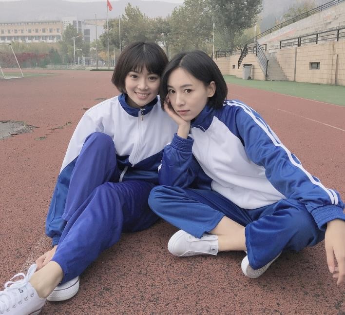 吴雅君与人合照