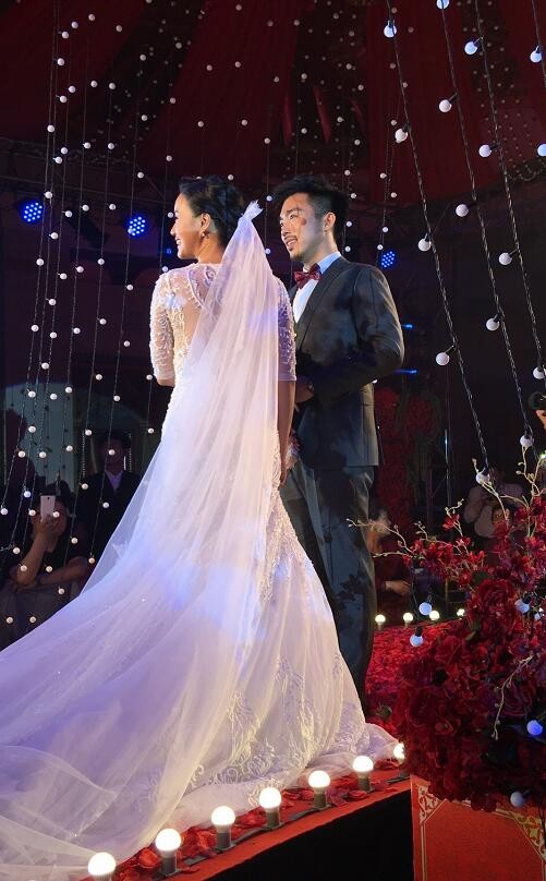 何翯结婚照