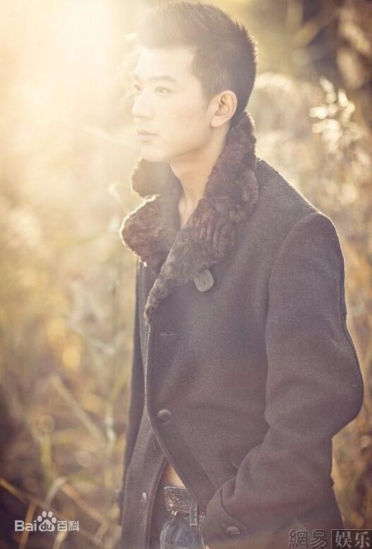 李岷城街拍大片