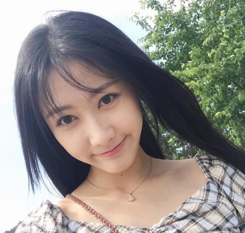 张子璇甜美自拍
