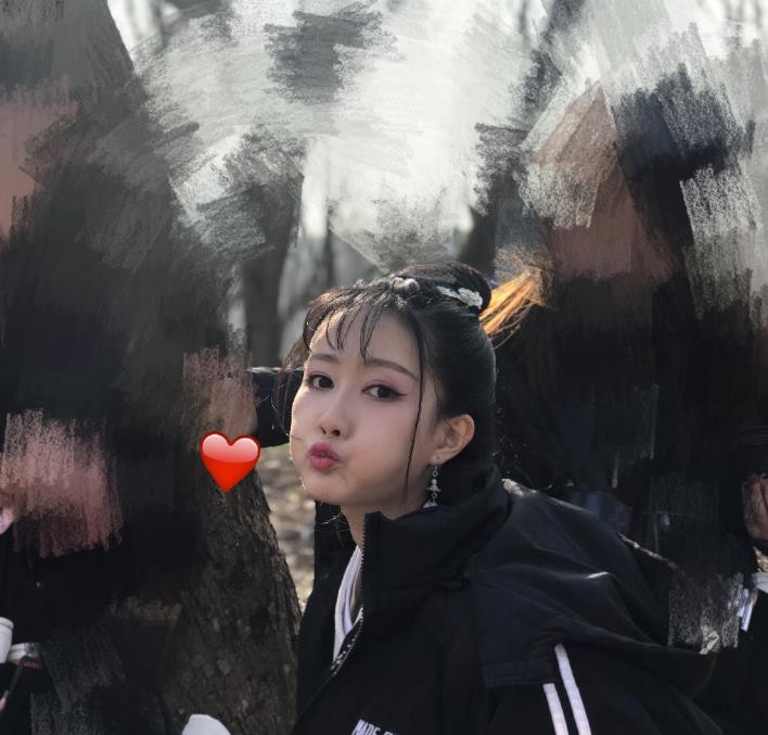 张子璇片场照