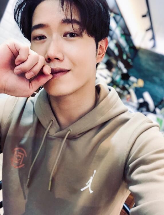 李嘉铭生活照