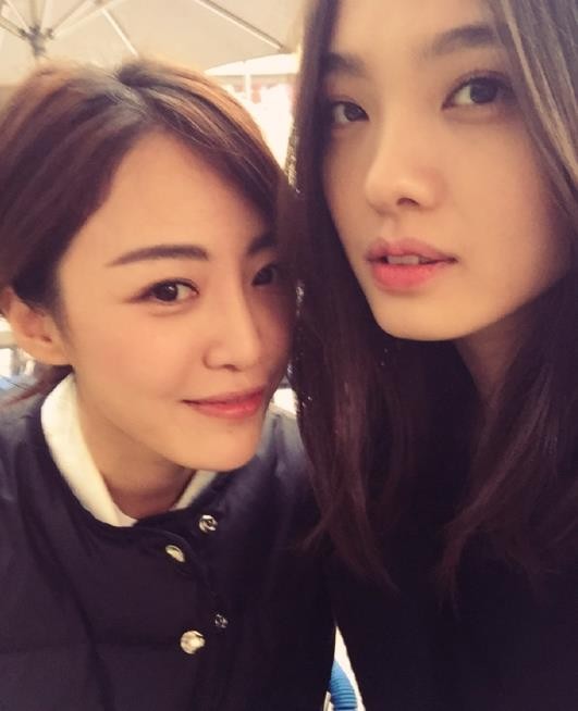 张杨智子与人合照