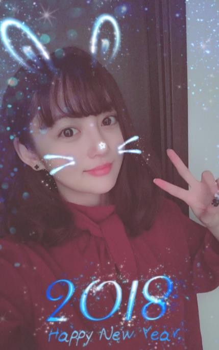 韩沐依自拍照