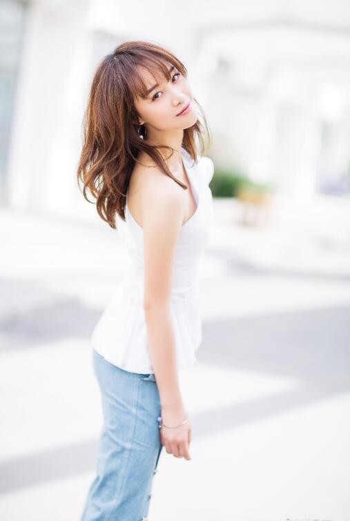 蓝盈莹清纯靓丽写真