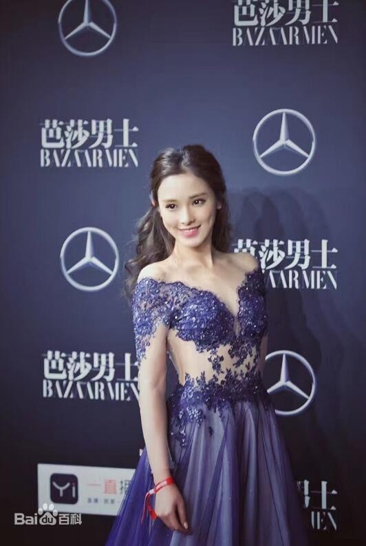 彭小苒出席活动照