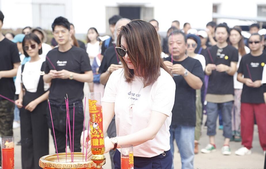 亲爱的孩子开机发布会