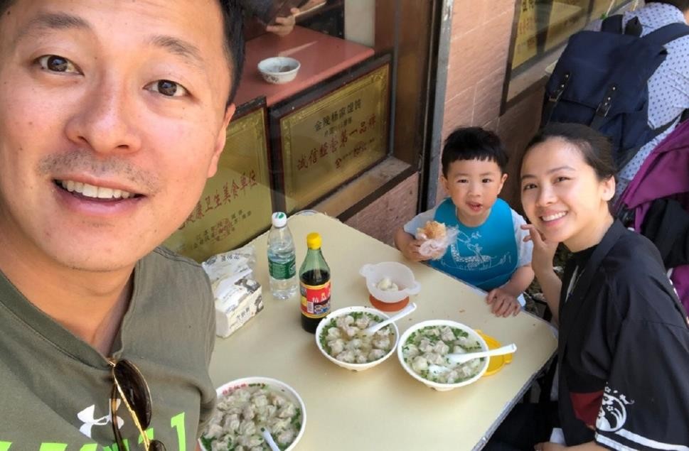 蔡鹭个人资料简介 蔡鹭一家三口合照